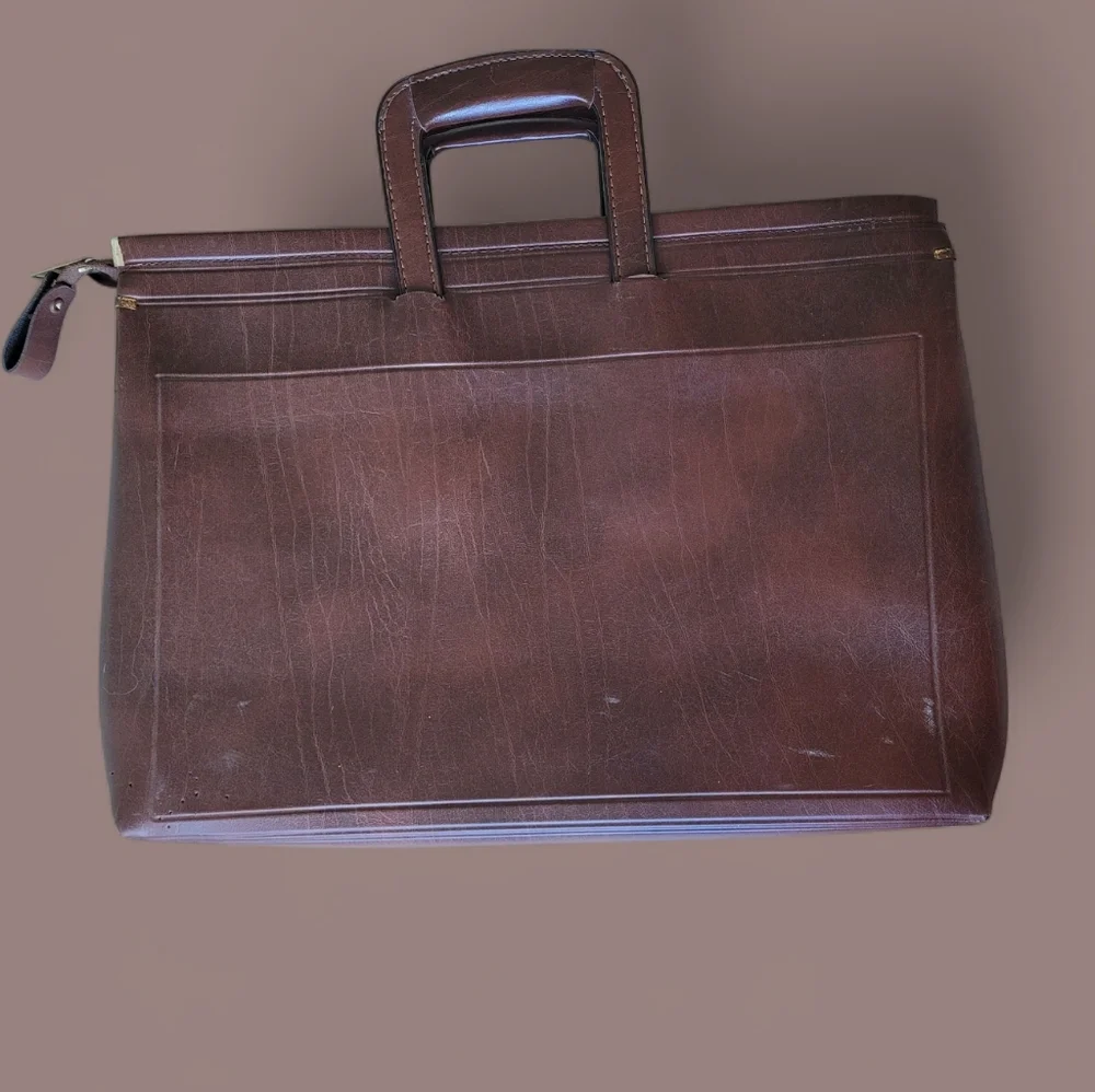Vintage Leather Attaché Briefcase. American Portfolio Co. New York. USA made.
